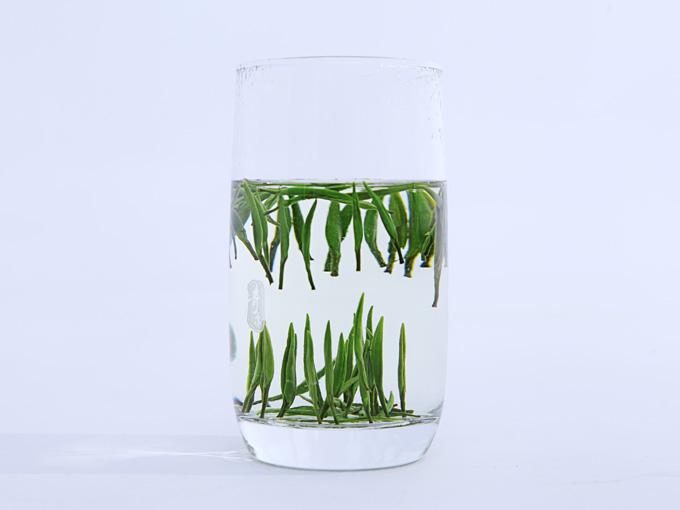 连战品赏茶（吉字）